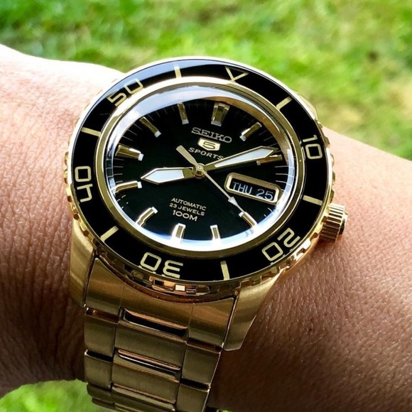 Seiko Mens SNZH60K1 Automatic Gold Tone Stainless Steel Black Dial Watch - Picture 2 of 6